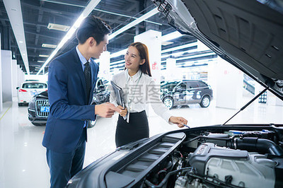 汽車銷售服務(wù)人員的專業(yè)介紹技巧